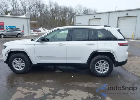 2023 Jeep Grand Cherokee Laredo 4X4 z USA, uszkodzony, nr VIN 1C4RJHAG1PC529996